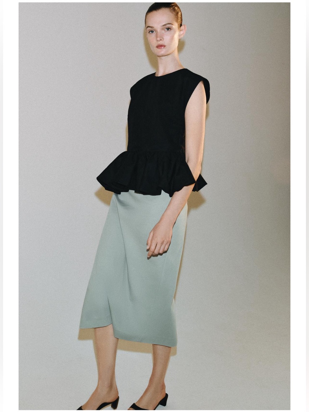 Zara COLLECTION VENTED MIDI
SKIRT - Picture 4 of 8